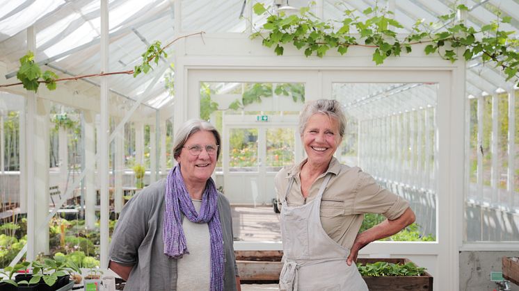 Linda Jolly (t.v.) og Marianne Leisner (t.h.) vant i kveld hedersprisen Årets Meitemark. Foto: Eva Birgitte Hollander