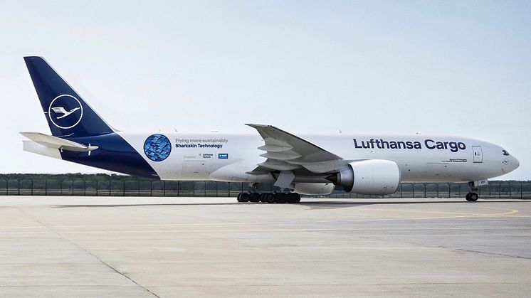 Die Natur als Vorbild: Lufthansa Group und BASF bringen Sharkskin-Technologie in Serie