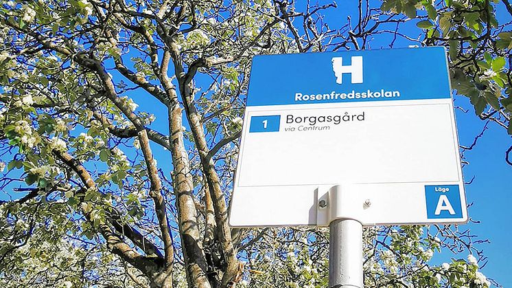 Nya hållplatsskyltar i hela länet. 