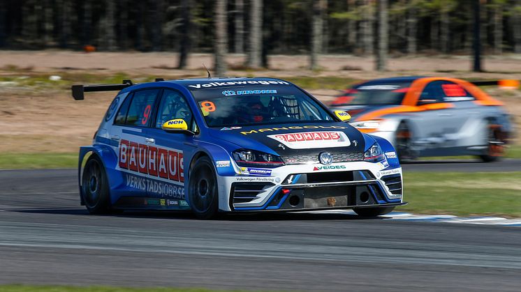 Fredrik Blomstedt kör STCC i en Volkswagen Golf GTI TCR för Volkswagen Dealer Team Sweden. Foto: Tony Welam/STCC