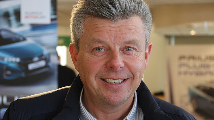 Regionleder Steinar Vesterdal håper å bidra til å styrke rekrutteringen i bilskadefaget.