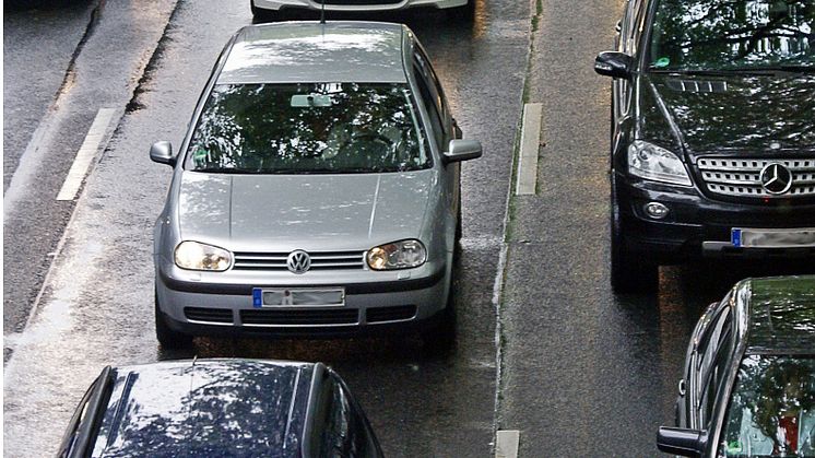 Gerade in den Ferien staut es sich besonders gerne auf den beliebten Urlaubsrouten. Hier hilft nur: Ruhe bewahren.  Foto: SIGNAL IDUNA