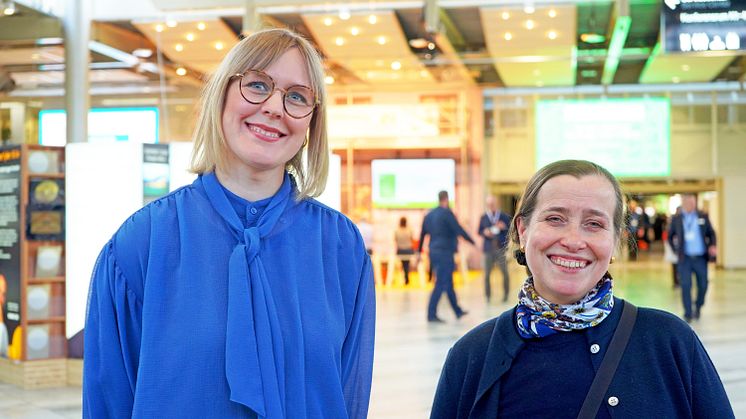 Johanna Brolin från Svensk Byggtjänst och Heini-Marja Suvilehto från Upphandlingsmyndigheten förklarade klimatnyttan med AMA Funktion på Nordbygg 2022.