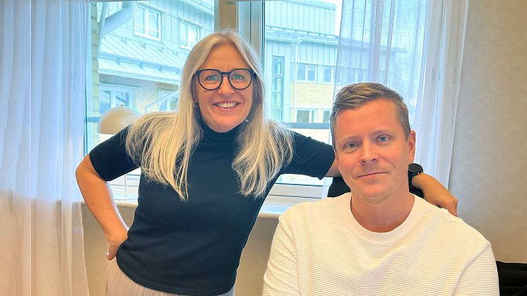 Annica Pettersson och Johan Engström på kundservice svarar dagligen på frågor om elavtal.