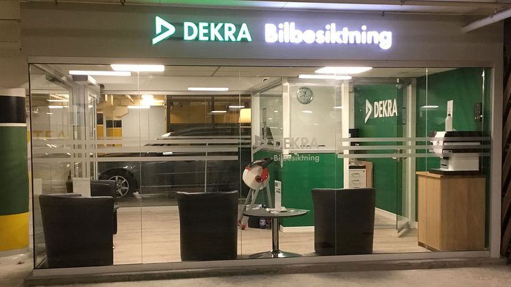 Kundmottagningen ligger i Täby Centrum i det s.k. "gula garaget".