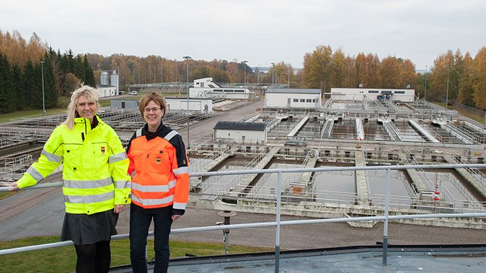 Reningsverket i Örebro. Fr. v. Helena Hasselquist, miljöingenjör och Lisa Osterman, enhetschef Reningsverket.