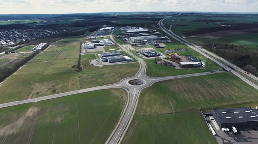 Området mellem Støvring og motorvejen, er blot et blandt flere områder i Rebild Kommune med attraktive erhvervsgrunde. Også i Bælum, Haverslev, Nørager, Ravnkilde, Skørping, Terndrup og Øster Hornum er der gode grunde til salg.