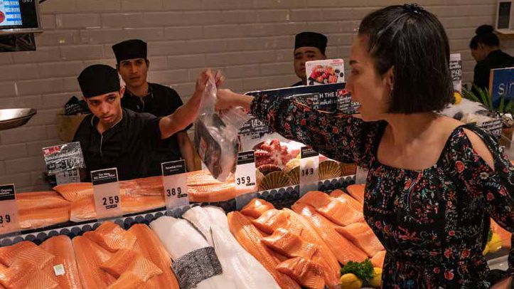 Thailenderne er glade i norsk laks, men tror den er fra Japan. Nå skal Sjømatrådet styrke kjennskapen til laks fra Norge.