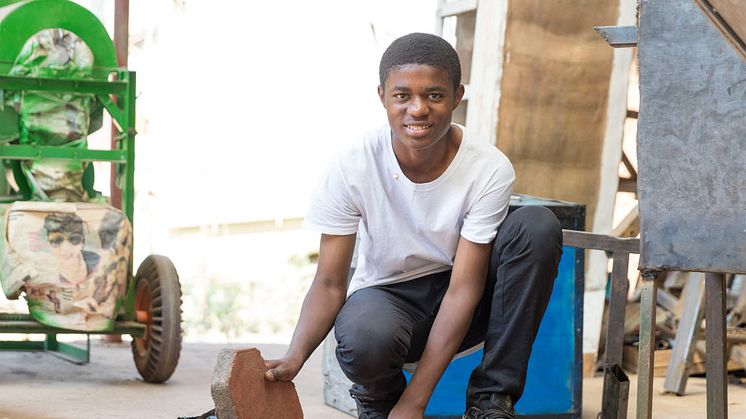 Recycling entrepreneur from Tanzania is this year's winner of the Children's Climate Prize!