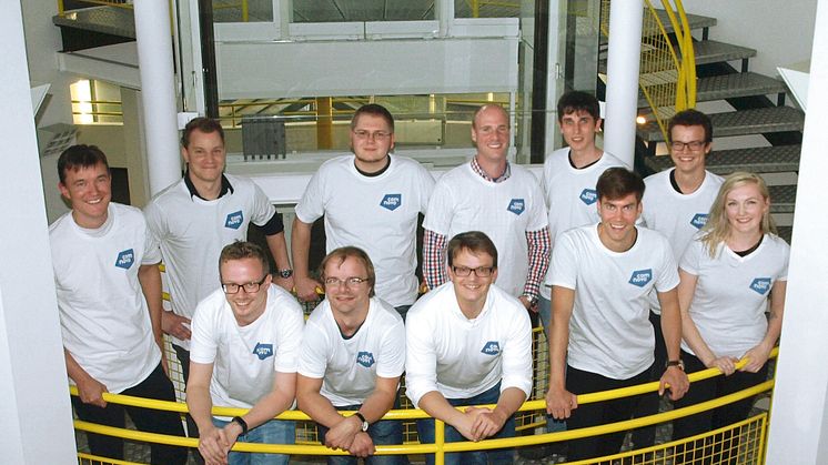 Startupbolaget Comnovo grundades av Dr. Andreas Lewandowski (till vänster), Dominik Gerstel (främre raden, andra från vänster) och Volker Köster (bakre raden, tredje från höger) som en del av ett forskningsprojekt.