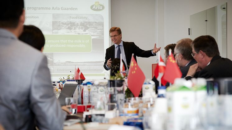 Peder Tuborgh, CEO Arla Foods, byder kinesisk delegation velkommen hos Arla