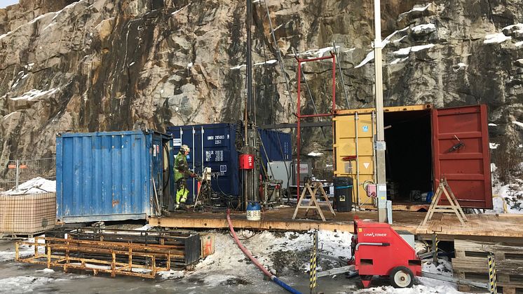 Vid provborrningen i Högsbo undersöks berggrunden ner till en kilometer.