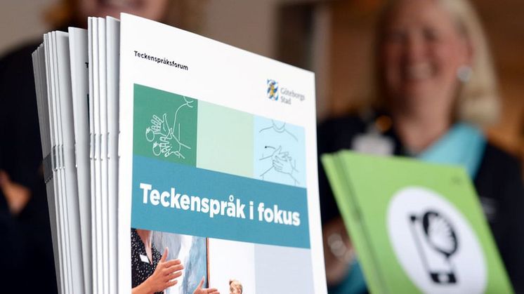 "Teckenspråk i fokus" är en årligt återkommande kunskapsdag. 2023 hålls den på Röhsska muséet den 11 maj.