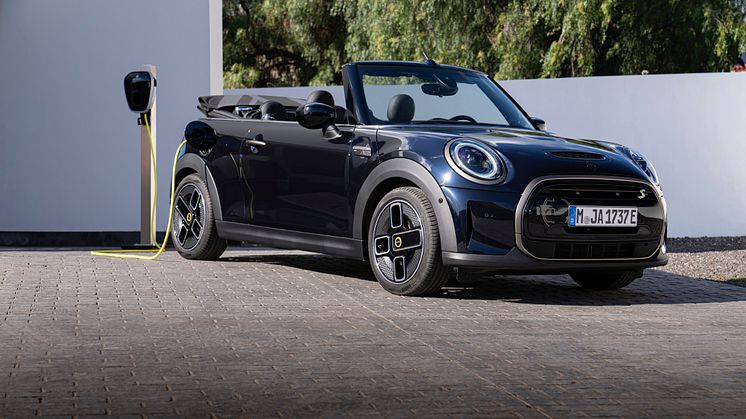 Päästötöntä avoautoilun iloa: ensimmäinen täyssähköinen MINI Cooper SE Cabriolet 