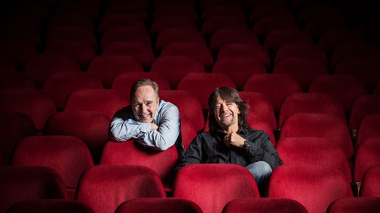 Nu är det klart! Turné för succéshowen ”Stand Up - Sit Down” med Lennie Norman och Robert Wells.