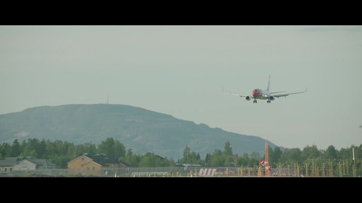 Boeing 737-800 lander på OSL. 