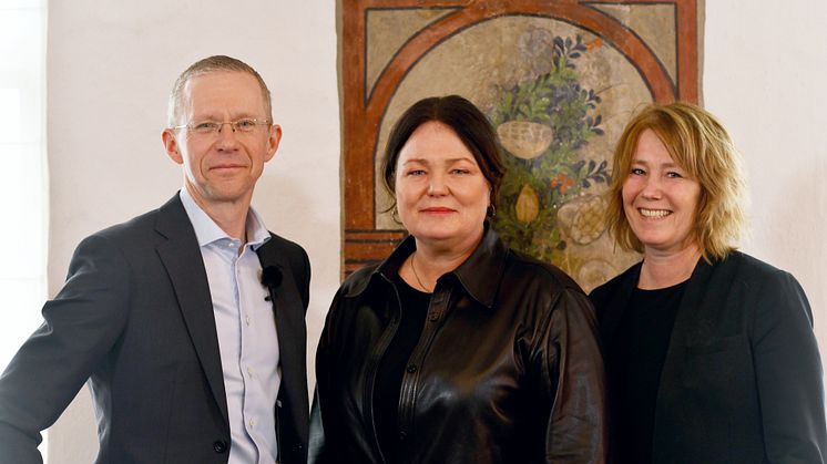 Håkan Andersson, presschef Riksbyggen, Catherina Fored, vd för HSB i norra Stor-Stockholm och Johanna Frelin, vd för Riksbyggen.