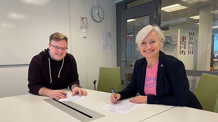Signering Innlandet fylkeskommune og FORUT - Foto Ingvar Midthun.jpg
