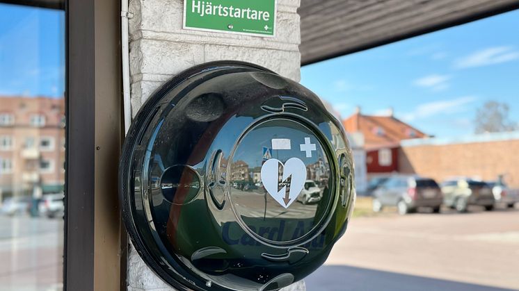 Rekordmånga vill göra sin plats tryggare – här placeras hjärtstartarna