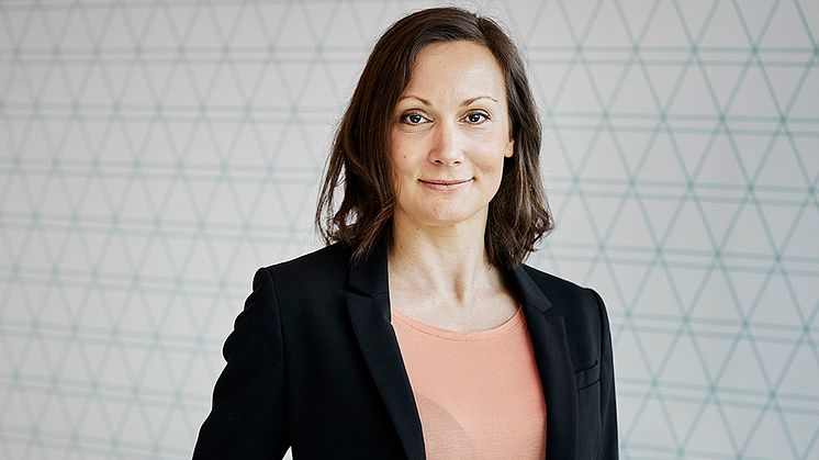 Sara Lissdaniels, auktoriserad revisor och hållbarhetsspecialist på FAR, reflekterar över den höga aktiviteten inom EU i samband med implementeringen av CSRD. Foto: Christian Gustavsson