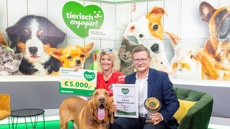 Der Goldene Fressnapf für Tierschutz in Kärnten: (v.l.n.r.) Alexandra Grunow von K9 EXPERTS und Hermann Aigner, Geschäftsführer Fressnapf Österreich.