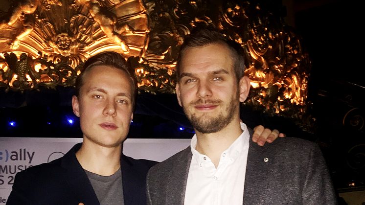 Sony Musics Jacob Kihlbaum & Marcus Sebek tar emot pris i London 