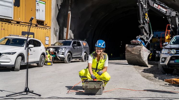  Hellerudtunnelen bygges med tradisjonell tunneldriving, ved at det først bores og deretter sprenges innover i fjellet. Foto: Stian Olsson /Sporveien