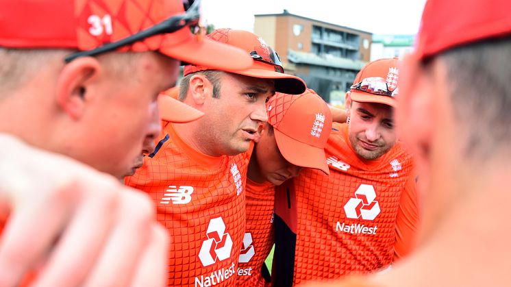 England PD captain Iain Nairn talks to his players before the final (GETTY SPORT)