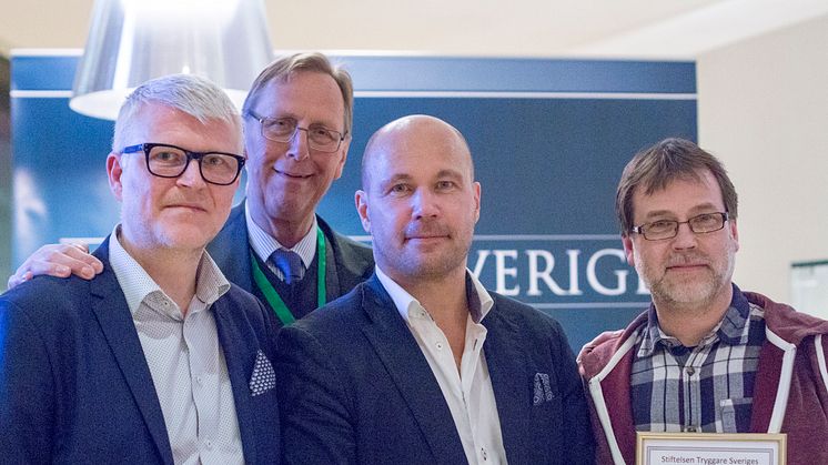 Från höger; pristagaren Frank Carlsson, regionpolismästare Ulf Johansson, ordförande Karl-Åke Pettersson (Tryggare Sverige) och VD Daniel Elfvendahl (mySafety). Foto: Jenny Persson (Aktuell Säkerhet)