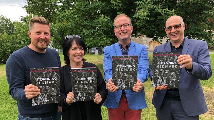 FORSKNINGSSAMARBEID: Kristian Reinfjord (fra venstre), Gunhild Kværness, Bjørn Sverre Hol Haugen og Aristidis Kaloudis er alle artikkelforfattere i Anno-boka  Utdanning Hedmark. (Foto: Stine S. Skjæret/Anno)