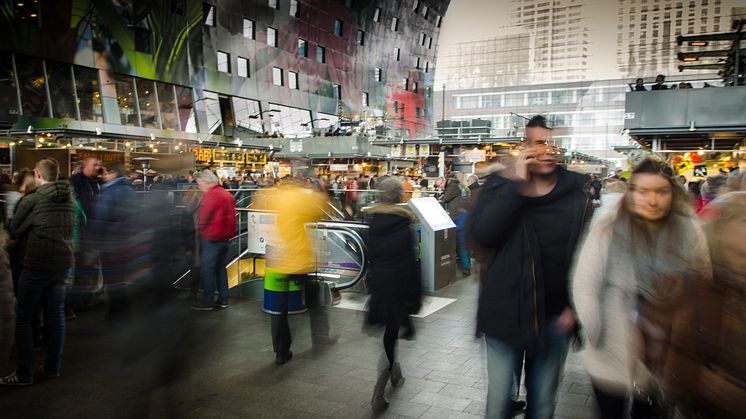 Nå starter 200 000 menn jakten på julegavene