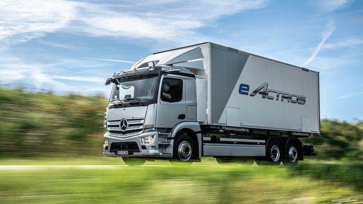 Mercedes-Benz vinder kæmpeordre på el-lastbil og satser stort på europæisk ladenetværk