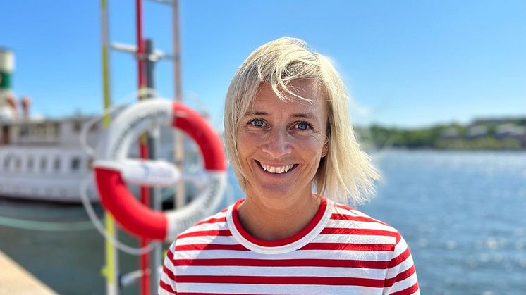 Eva Jarnhäll, vattensäkerhetsexpert_livboj utomhus.jpg