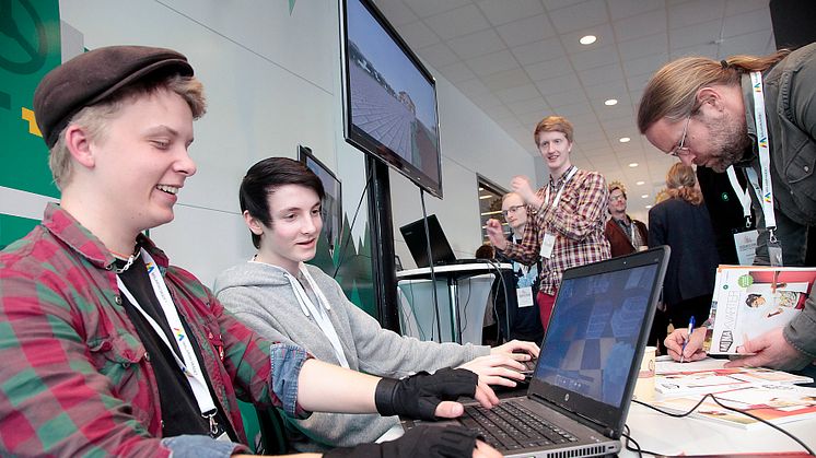 Politiker från hela Mälardalen tog del av ny Minecraft-modell av framtidens Nyköping