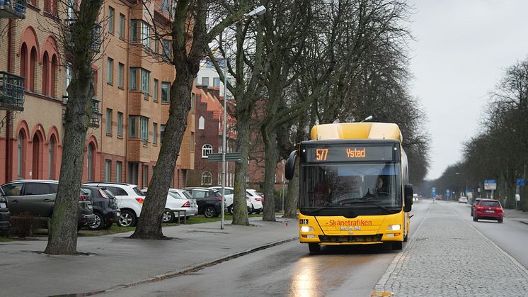 En buss på linje 577 i Ystad. Foto: Skånetrafiken/Lars Dareberg