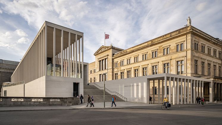 Berlin: Museumsinsel mit James-Simon-Galerie vom Architekten David Chipperfield und das Neue Museum im Hintergrund / © DZT/Dagmar Schwelle