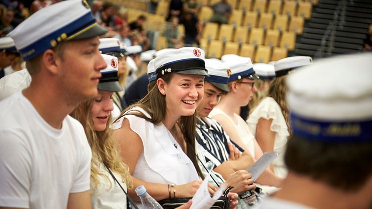 Der var en festlig stemning, da HHX studenterne blev dimitteret. 