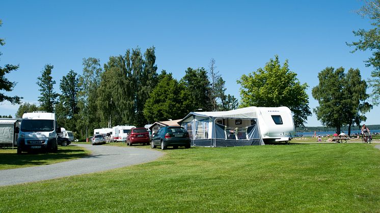 Campingar i Läckö-Kinnekullebygden ökar när gästnattsutvecklingen i regionen minskar