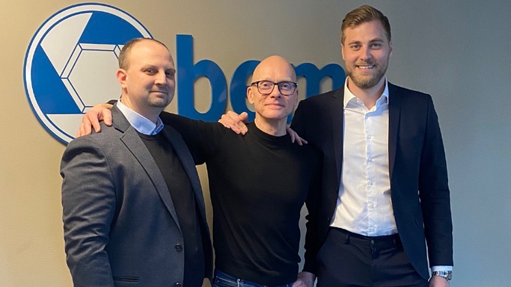 bemt AB blir FOREX nya servicepartner inom luftkonditionering. Dennis Persson (bemt AB), Per-Anders Landmyr (FOREX) och Simon Maach (bemt AB) ser fram emot ett gott samarbete.