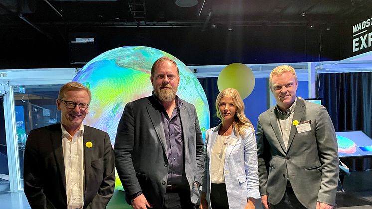 På fotot syns Anders Carlsson, processledare Visual Sweden, Fredrik Lindblad, vd Växjö Linnæus Science Park, Malin Johansson, projektledare Växjö Linnæus Science Park och Peter Westerdahl, projektledare Visual Sweden.