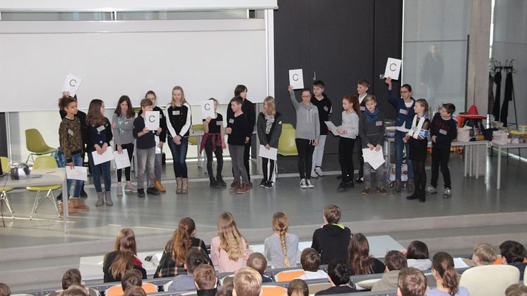  Ein Gruppenwettbewerb, in dem gemischte Teams aus den Schulen an den Start gingen. © TH Wildau / Bernd Schlütter