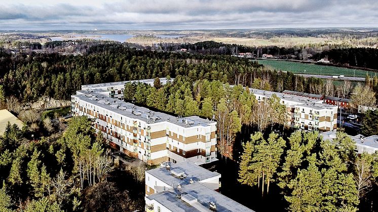 Hasselgatan 29-71 i Upplands Väsby ägs av allmännyttiga bostadsföretaget Väsbyhem.