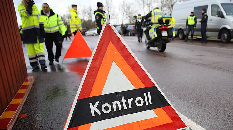 Kontroll av fordon vid motorvägen därförutom Polisen även Arbetsmiljöverket, Kronofogden, Kustbevakningen, Länsstyrelsen och Tullen medverkade.