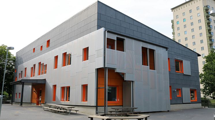 Förskolan Tabulatorn är byggd utifrån konceptet Framtidens förskola som tagits fram av Skolfastigheter i Stockholm. Det finns färdiga lösningar för interiören, men exteriören skräddarsys.