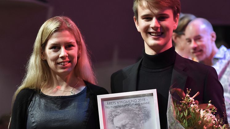 Pristagare Josef Wijk med Linda Palmbrandt, Kulturnämndens vice ordförande Högupplöst