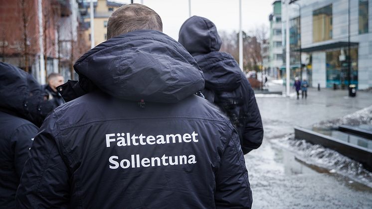 Socialkontoret i Sollentuna förstärker sin fältverksamhet för att tidigt kunna ge stöd till unga i riskzon.