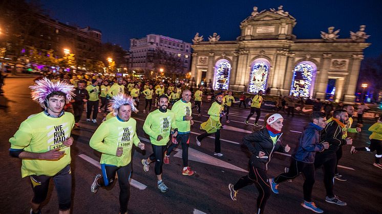 Runners in front of Puerta de Alcalá - Source: LastLap