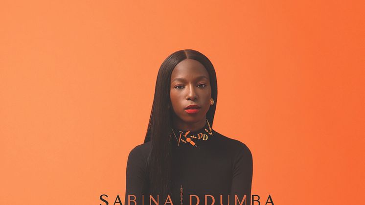 Sabina Ddumba släpper efterlängtade singeln "Small World" 