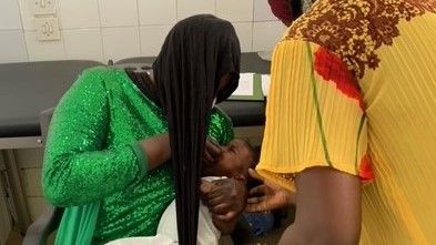 De första barnen har vaccinerats i Scandinavian Biopharmas stora Fas IIb studie i Gambia 