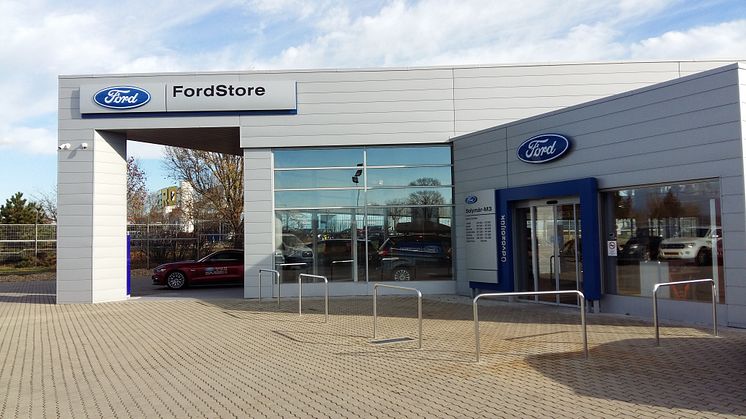 A Ford pénteken megnyitotta első három FordStore kiemelt márkakereskedését Budapesten és környékén